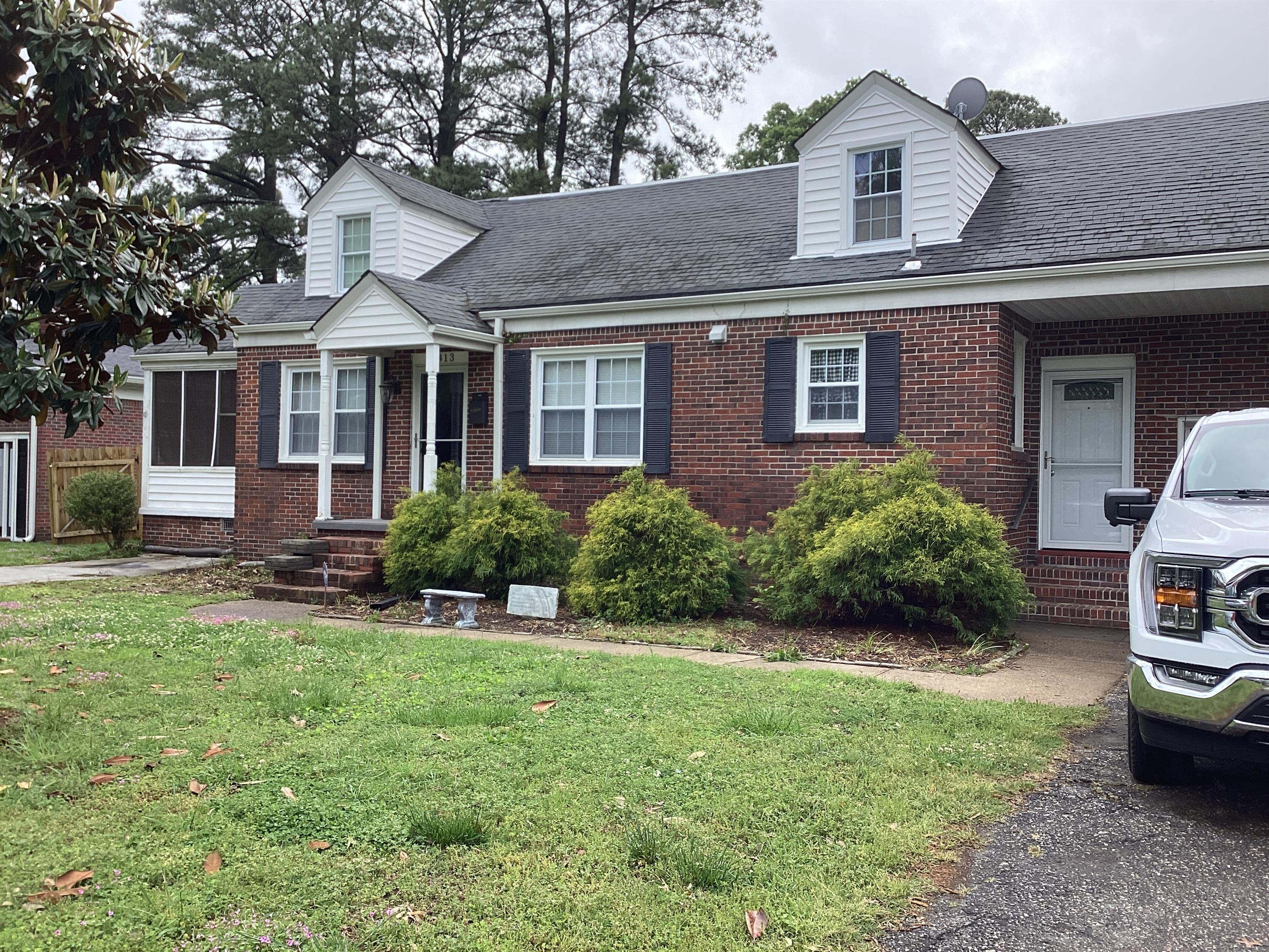 6413 Glenoak Drive